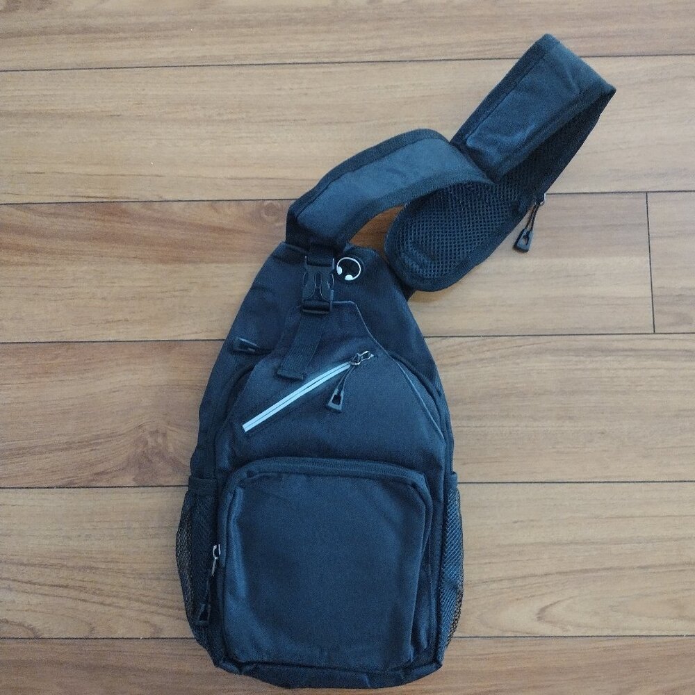 Movie&Men/Woman it's a black and gray backpack - Picture 7 of 17
